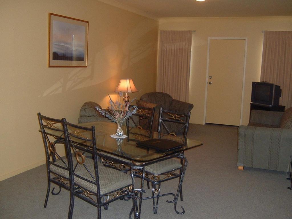 Hopkins House Motel & Apartments Γουόρναμπουλ Δωμάτιο φωτογραφία