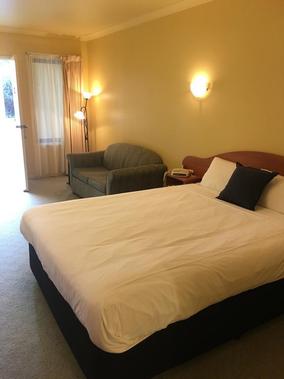 Hopkins House Motel & Apartments Γουόρναμπουλ Εξωτερικό φωτογραφία