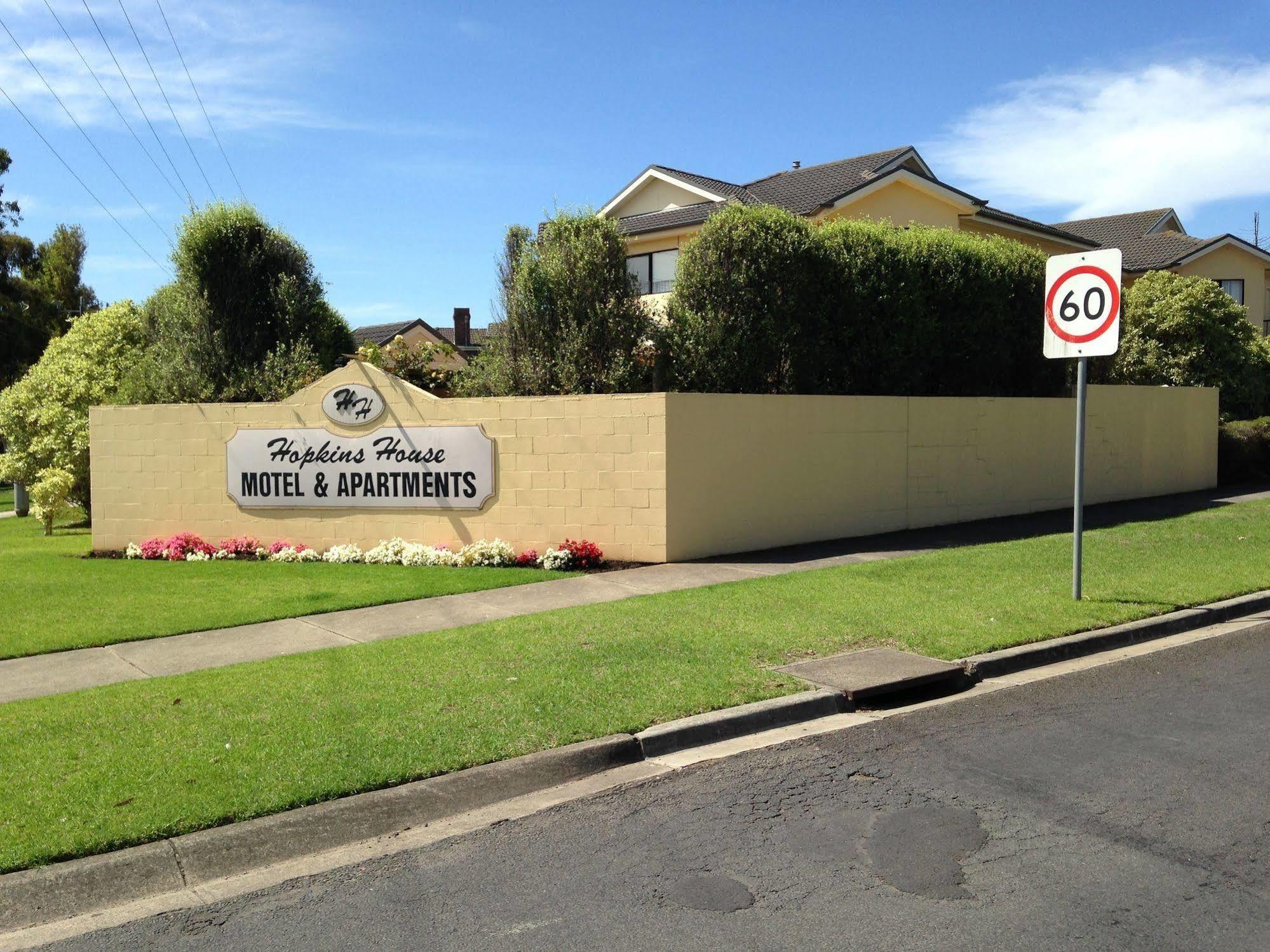Hopkins House Motel & Apartments Γουόρναμπουλ Εξωτερικό φωτογραφία