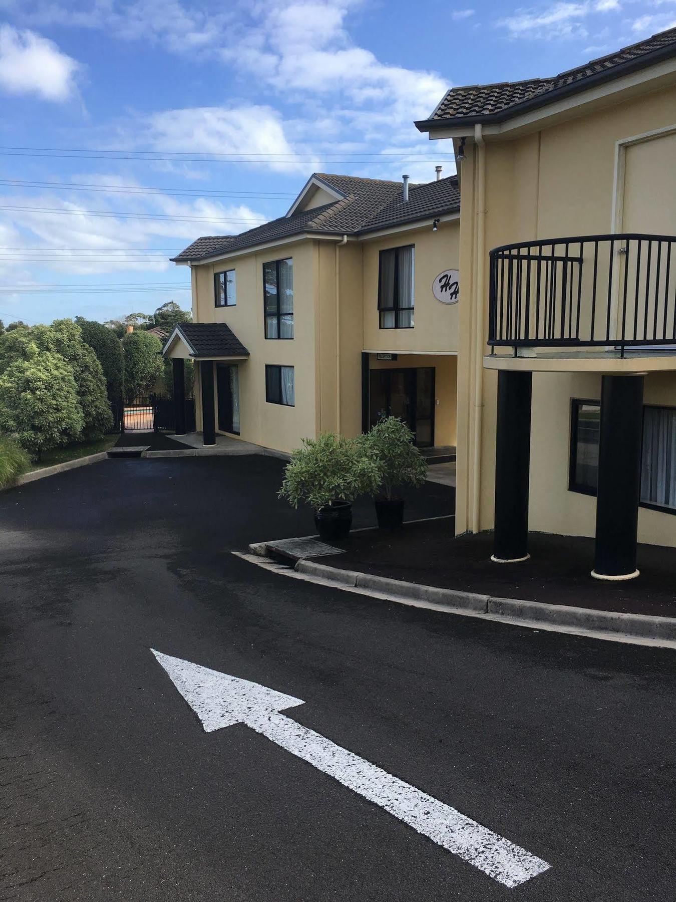 Hopkins House Motel & Apartments Γουόρναμπουλ Εξωτερικό φωτογραφία