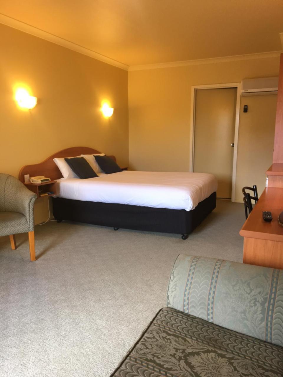 Hopkins House Motel & Apartments Γουόρναμπουλ Εξωτερικό φωτογραφία