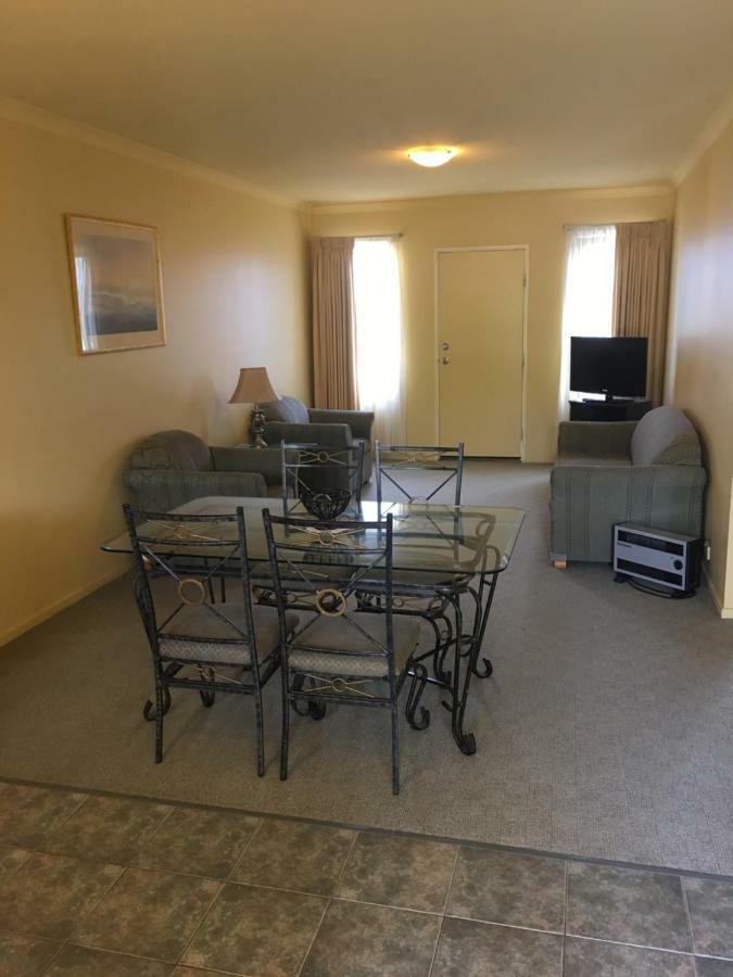 Hopkins House Motel & Apartments Γουόρναμπουλ Εξωτερικό φωτογραφία